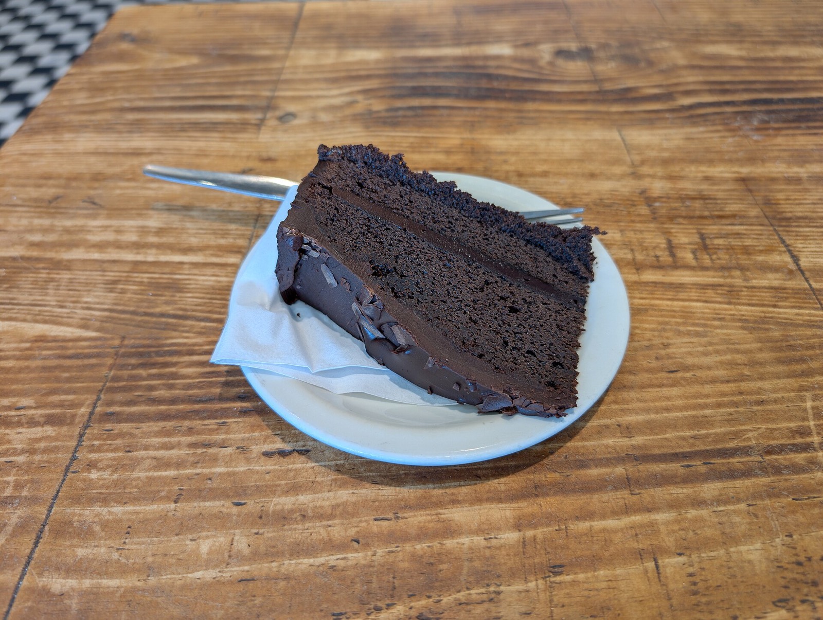Alkalmi torta szeletelve, illusztráció
